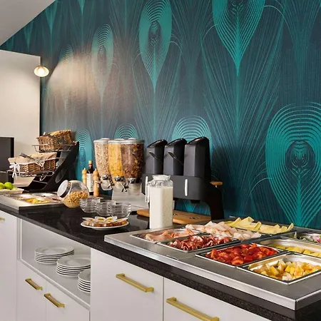 Wyndham Garden Hotel 4*